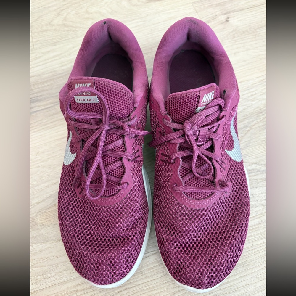 Nike flex training Women's Magenta Athletic Shoes size 12